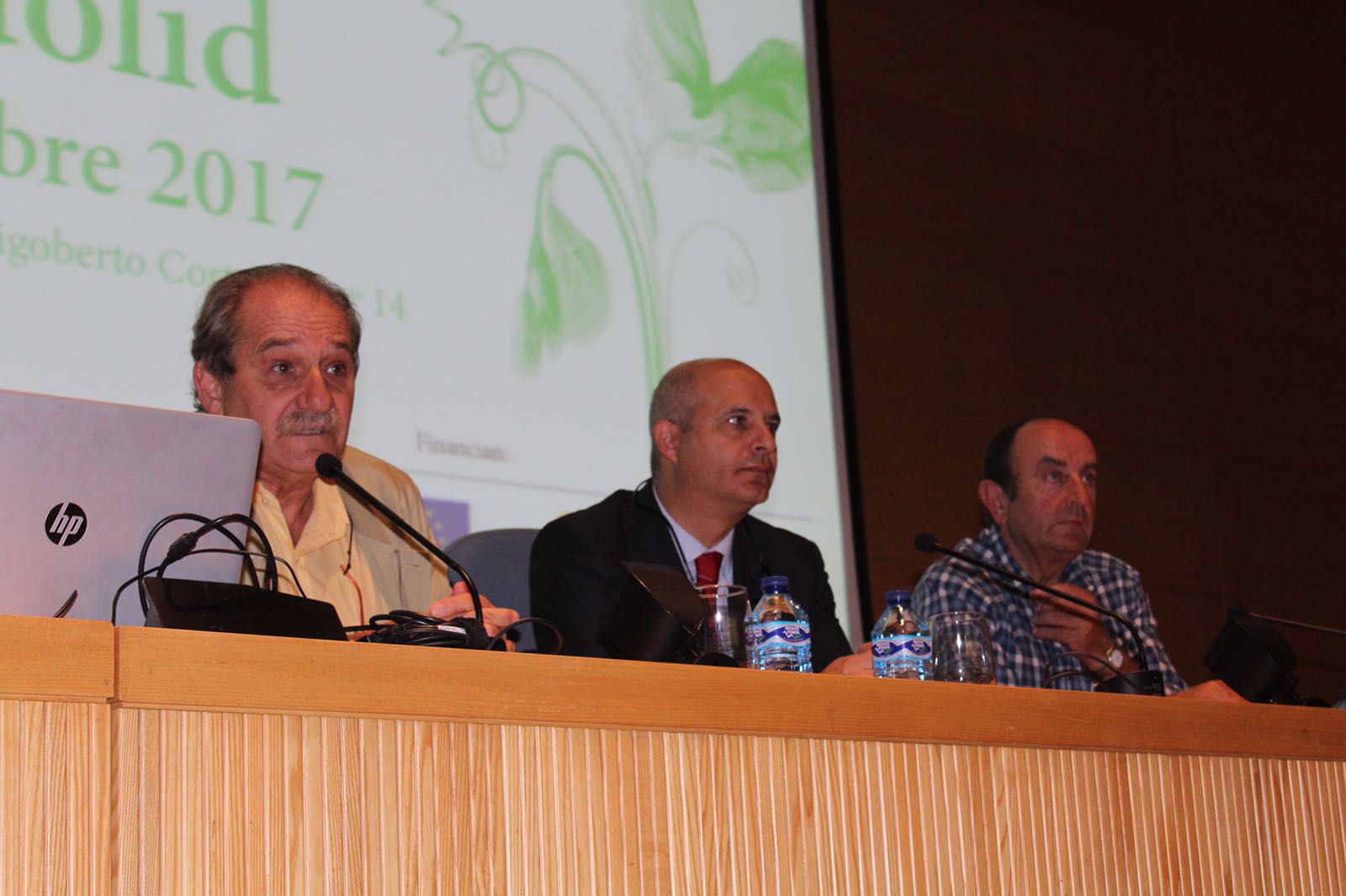 De izquierda a derecha, Carmelo García, vicepresidente de SEAE, Jorge Llorente, viceconsejero de Desarrollo Rural y Jesús Ochoa, tesorero de SEAE.