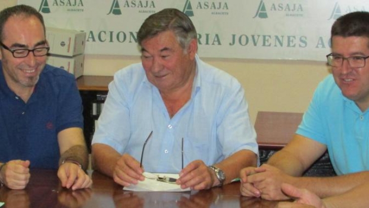 noticias asaja clm comunicados de prensa asaja albacete firma el convenio del campo que afectara a casi 8 000 trabajadores